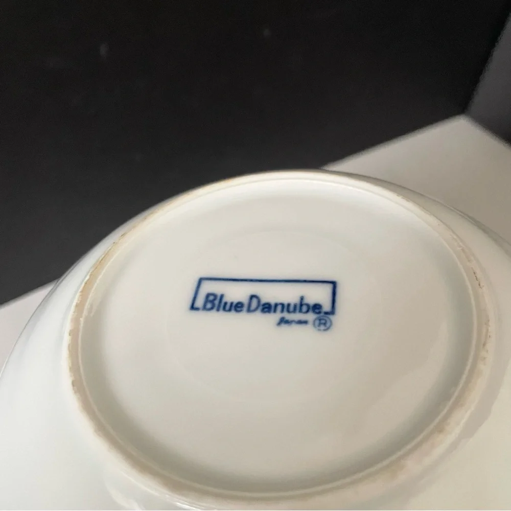 SET of 4 Cup & Saucers - Blue Onion Blue Danube